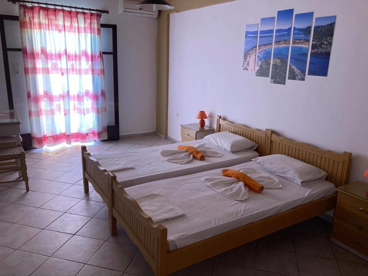 Villa Dora Плакиас Екстериор снимка